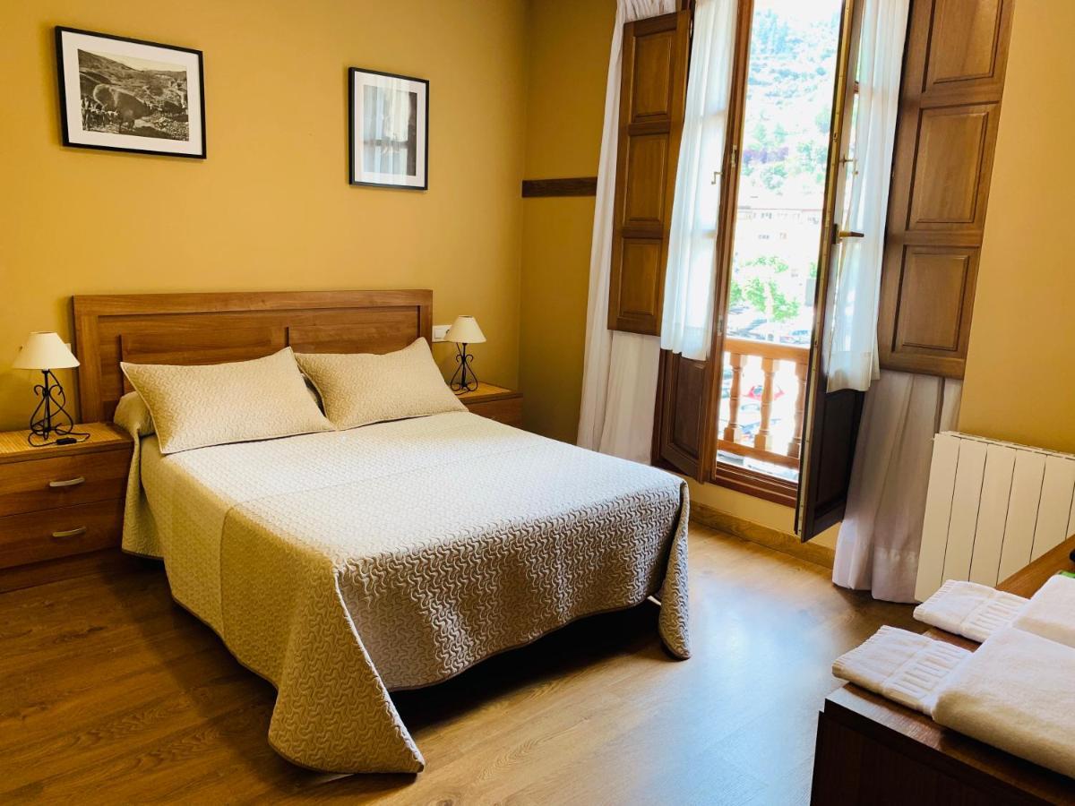 Hostal La Serna 호텔 포테스 외부 사진